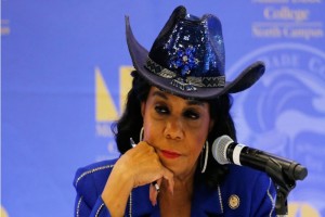 Frederica Wilson demande à Biden d’agir sur les expulsions