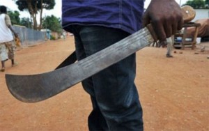 Il décapite sa femme avec.. une machette !