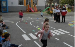 De valeureux enfants français courent pour Haïti