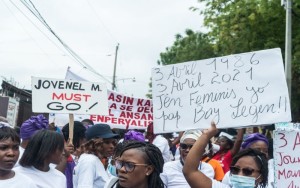 Des centaines d’haïtiennes manifestent pour la démocratie et contre l’insécurité