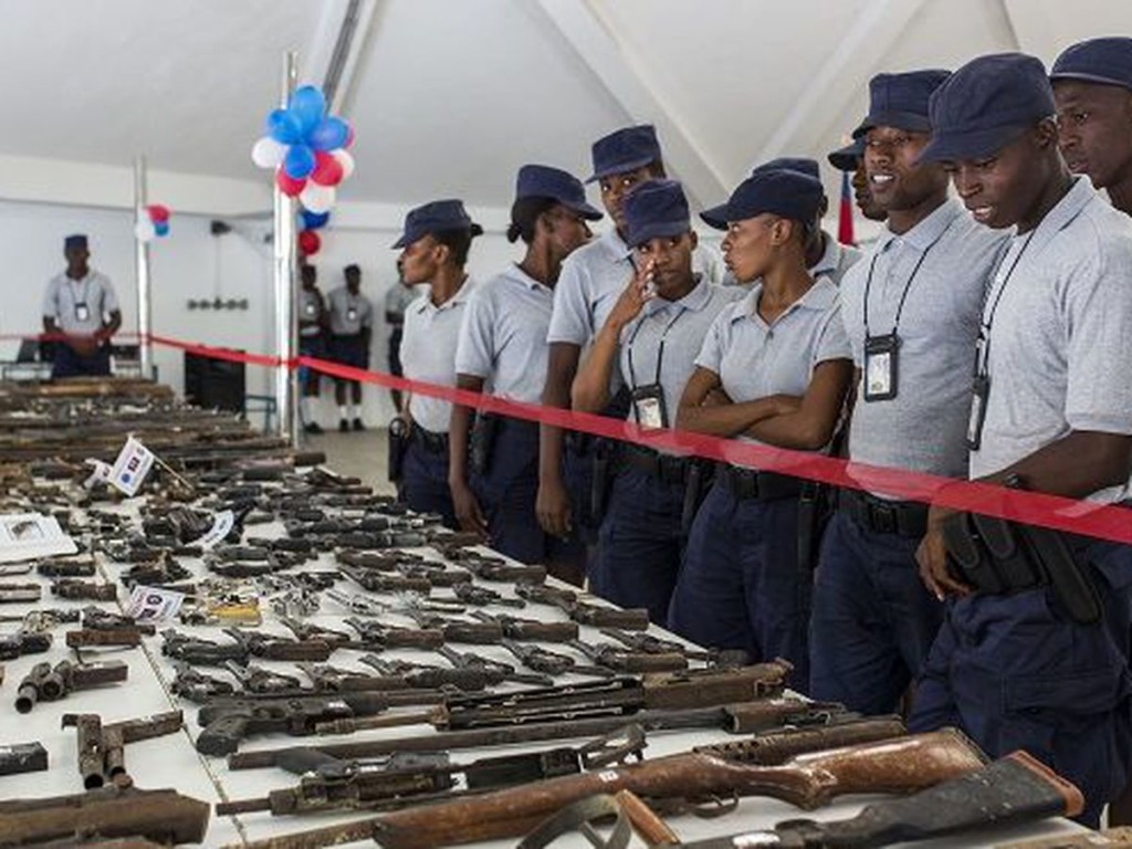 11 familles seraient impliquées dans l’importation d’armes, Jovenel Moïse dit tout ignorer de ce dossier