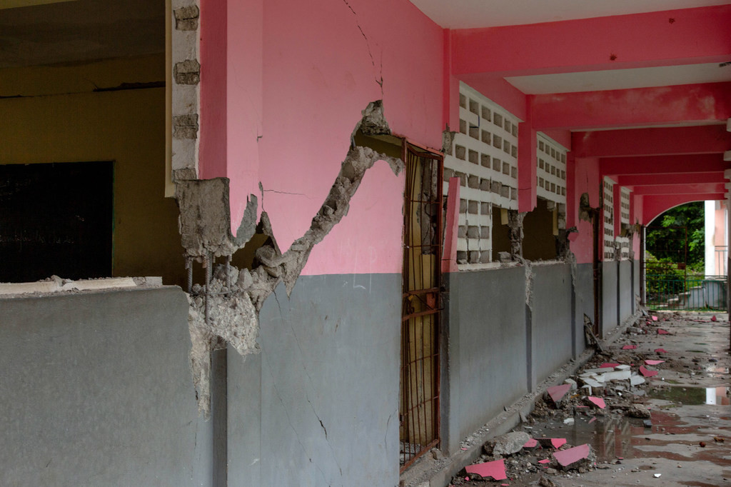 Course contre la montre pour reconstruire les écoles