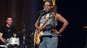 La chanteuse haïtienne Mélissa Laveaux enchante les français