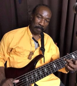 Le grand bassiste haïtien Joe Charles tire sa révérence